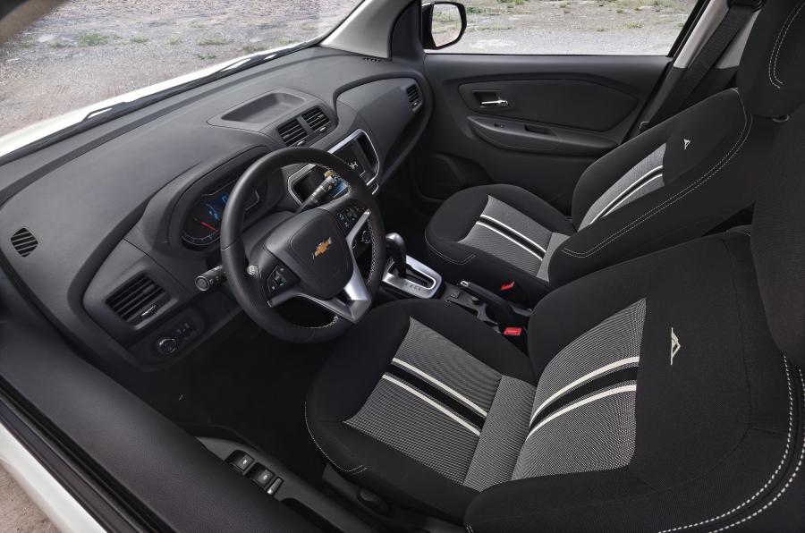 Интерьер Chevrolet Spin Activ 2014 года  (фото 10 из 16)